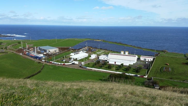 A 3.2 MW Li-Ion battery system with the 1-MW solar park in Graciosa. A 4.5 MW windpark (not shown in this picture) will be commissioned soon. - © Younicos
