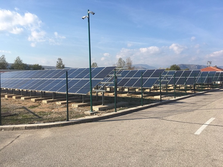 149,94 kW PV installation at a gas and service station close to Mostar airport. The yield is 20% higher than calculated.