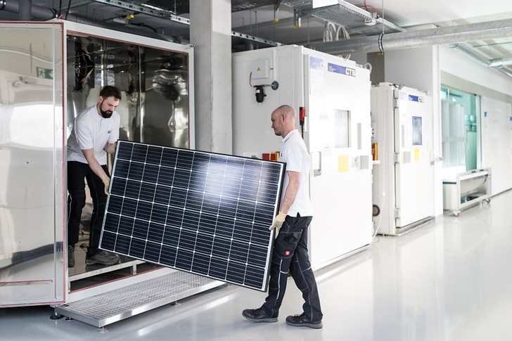 View of the ZSW module test laboratory Solab, where solar modules are subjected to the new extreme test for PID resistance. - © Alexander Fischer/ZSW
