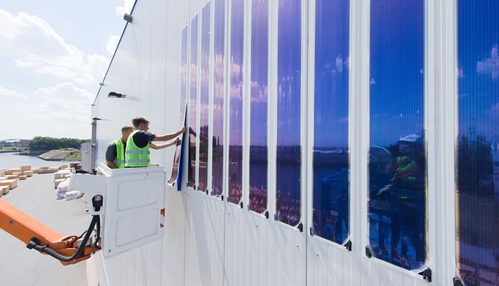 An organic photovoltaic facade with HeliaSol at the port of Duisburg. - © Duisport
