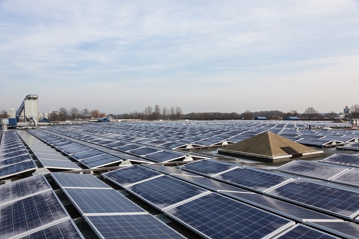 The solar modules of Nethlerland`s largest PV rooftop installation cover over 155,000 m². - © Switch Energy B.V.
