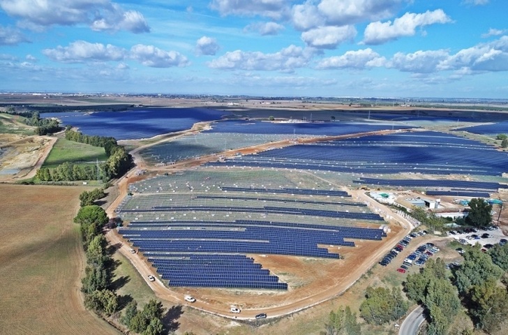 175 MW subsidy-free PV park south of Sevilla. - © BayWa r.e.
