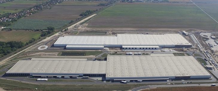 35,000 solar modules will be installed on the logistics centres of Audi in Győr/Hungary. - © Eon
