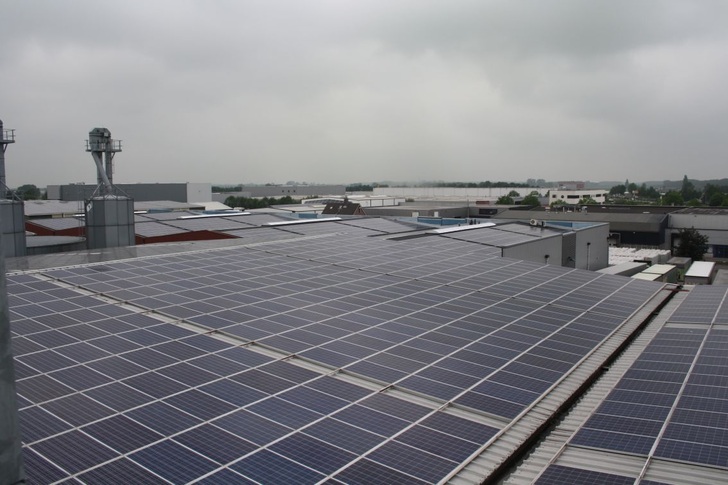 The solar generator has a nominal power of 2.4 MW.