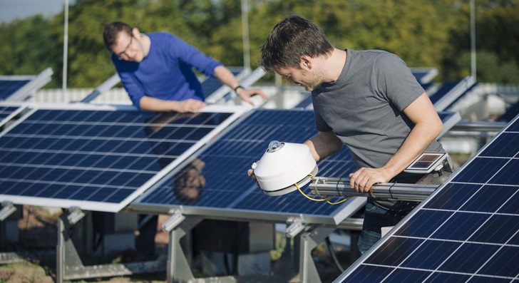 Fraunhofer CSP, Eon and ZAE Bayern evaluate comprehensive data on the operating behavior of solar systems. - © Fraunhofer CSP/Sven Döring
