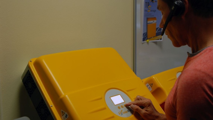 Service staff of Solarmax during hotline support for a customer.