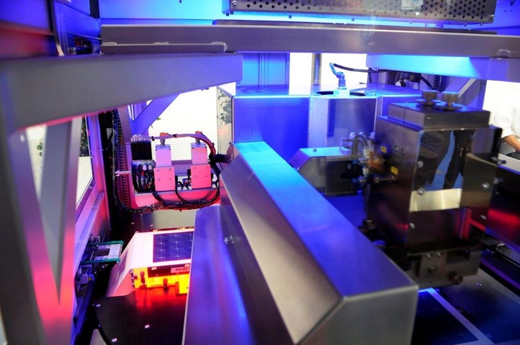 Intersolar Europe 2017 in Munich will showcase new high efficiency solar cells and modules and PV production technology trends, that also bring the costs further down.