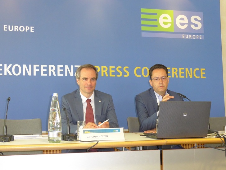 Reported great perspectives for PV. Carsten Körnig from the German Association of Solar Energy (BWS-Solar) and Markus Elsässer from organizer Solar Promotion (r.)