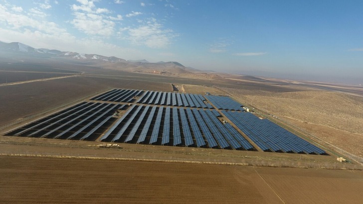 Amir Kabir is one of two major ground-mount PV plants completed by Athos Solar near the Iranian capital of Tehran. 40,000 solar panels from Canadian Solar were installed. - © Athos Solar
