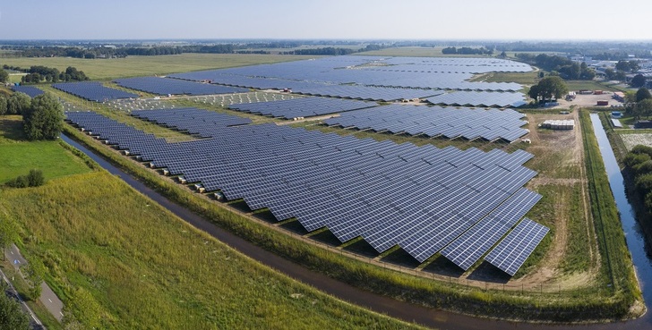 High-efficiency solar modules of Jinko Solar were installed at Almelo solar park in the Netherlands. - © Jinko Solar
