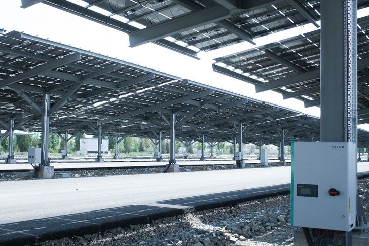 Kaco New Energy supplied 196 blueplanet 50.0 TL3 inverters and ten Powador 60.0 TL3 inverters to the solar carport in Ankapark.