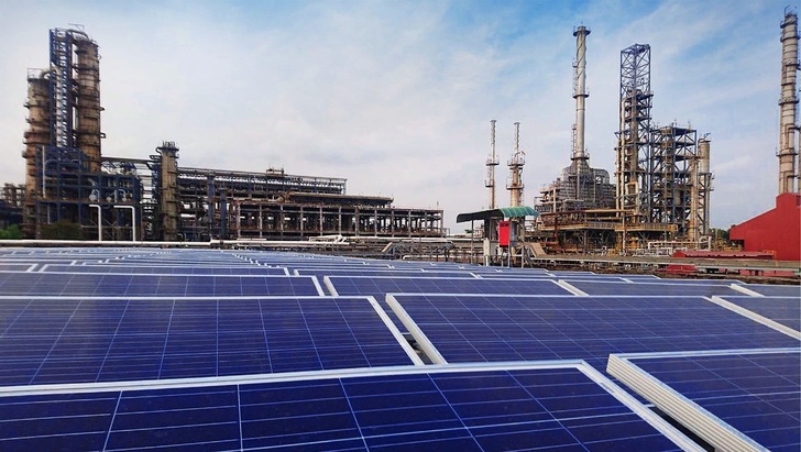 The 6.063 MW installation is spread across 34 rooftops within the refinery premises comprising both RCC and sloping sheet steel roofs. - © GoodWe
