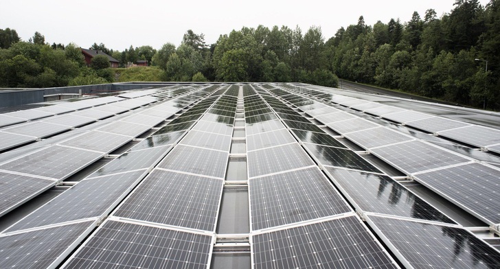 A 111 kW installation 410 with 270 W mono-crystalline modules of ET Solar power a store in Norway.