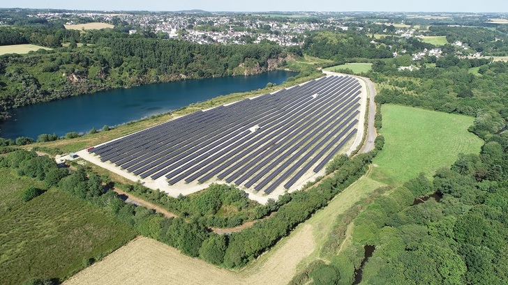 40% of the installation’s costs of the low-carbon solar park in Brittany/France were crowdfunded by citizen financing. - © Hanwha Q CELLS
