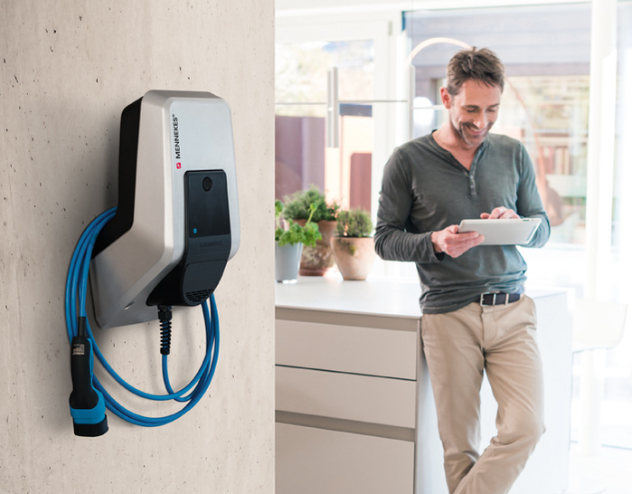 The functional design integrates a practical and convenient means of cable suspension.