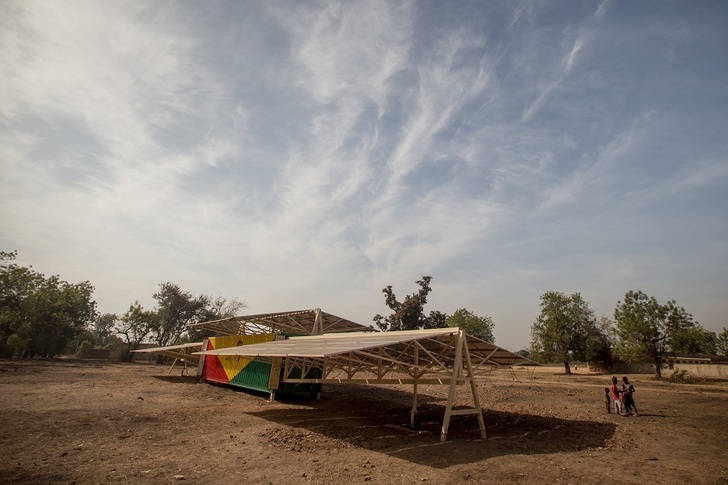 Africa GreenTec mobile solar plant „AMALI“ in Djoliba, Koulikoro-Region in Mali, which was financed by crowd-funding. - © Africa Green Tec
