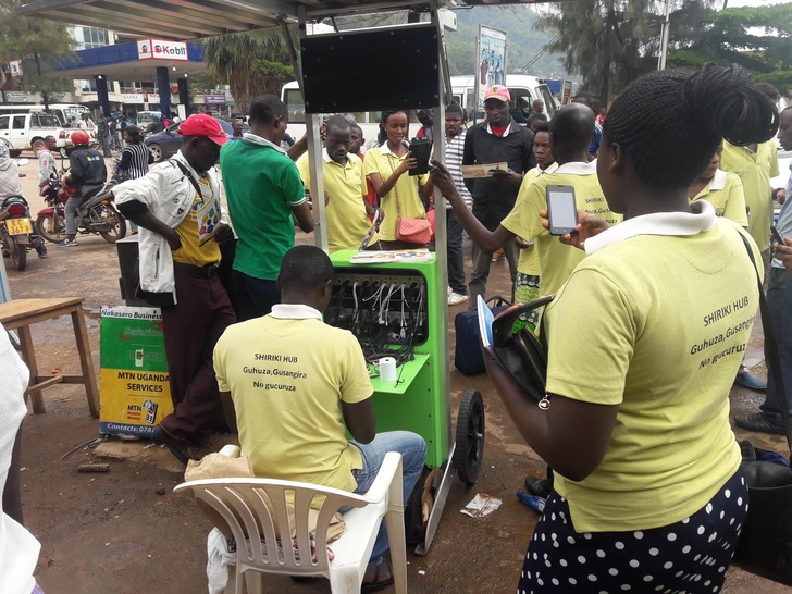 The Mobile Solar Kiosk in use. By a leaner design including lighter solar batteries, it will be possible to almost half the present weigth of 80 kg. 