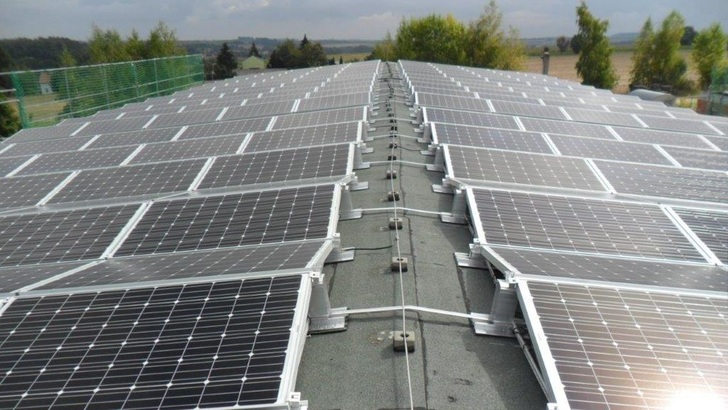 Large flat roof installation with MSP system by Ernst Schweizer AG.