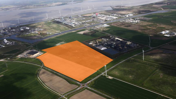 The solar park will be created on 30 hectares (labeled orange area) on the southwestern edge of the industrial park in Delfzijler harbor. - © Groningen Sea Ports

