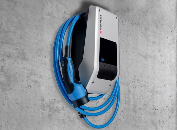 With its permanently attached five-meter cable with type 2 plug, the Amtron Compact charges almost all new electric vehicles available in Europe. - © Mennekes
