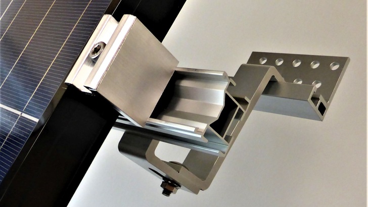 Clicking into the mounting rail makes assembly faster at no cost of stability.