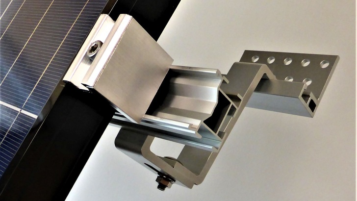 Clicking into the mounting rail makes assembly faster at no cost of stability. - © T.Werk
