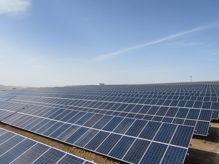 The 9.1 MW plant in Elazığ ist first governmentally licensed project to be built in Turkey which included the permission to build it as one large complex instead of as an array of single 1-MW-systems. - © Phoenix Solar

