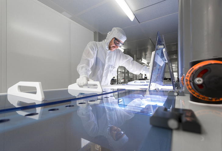 From solar cells with efficiency values of more than 22 percent to effective new metallization processes for cell contacting — the Photovoltaic Technology Evaluation Center (PV-TEC) at Fraunhofer ISE in Freiburg has enjoyed numerous technological successes. - © Fraunhofer ISE/ Dirk Mahler
