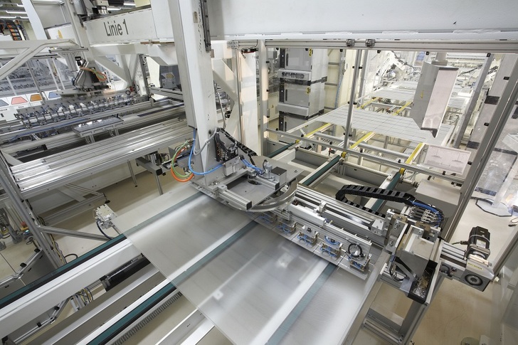 Chinese companies as Astronergy also produce solar modules in Europe, but they are also negatively affected by the EU solar trade sanctions against China.