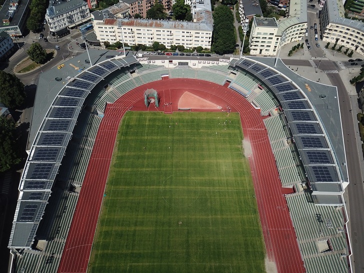 The PV installation with Panasonic modules HIT with 212 kW power produces solar energy for the Bislett stadium in Oslo. - © Abmas Elektro
