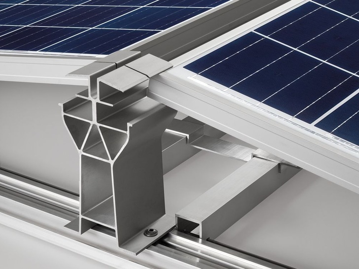 The Q-Flat G4 from Q-Cells offers the perfect fit for the use of Q-Antum solar modules.