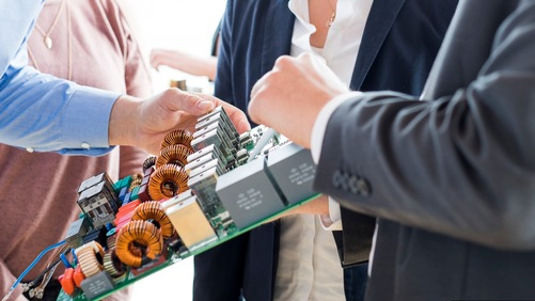 With the new inverter concept, 22 percent of material and production costs can be saved. 