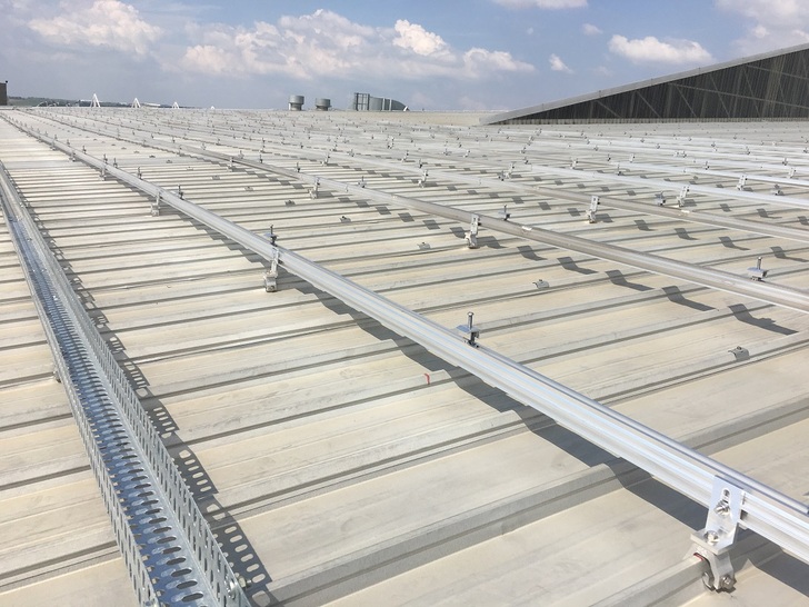 Renusol VS+ mounting system for standing seam roofs was installed on the national headquarters of ABB in South Africa in Longmeadow, Johannesburg. - © Renusol
