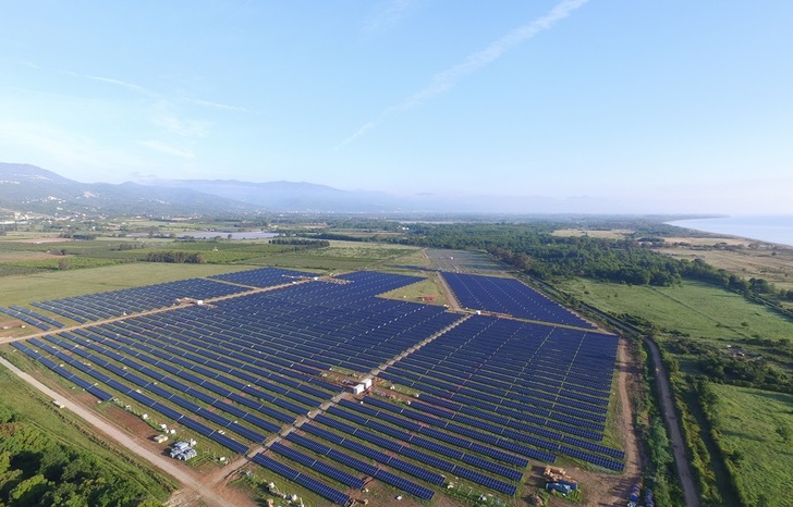 PV and sea side by side: The 12 MW solar park Folelli on the west coast of Corsica.