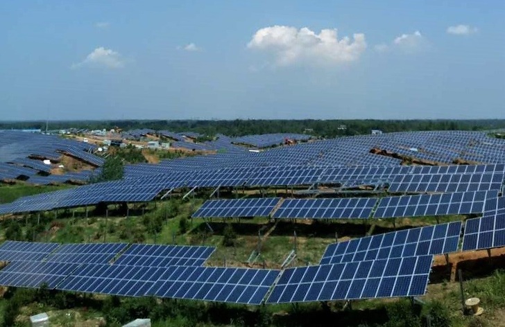 The 35 MW Anhui Jin solar farm in Anhui Province was installed  in hllly terrain with slopes up to 30 degrees. The mounting system used for the solar panels was Schletter’s FS AS UNO. - © Schletter
