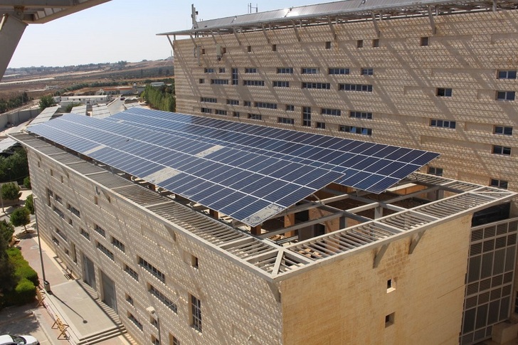 The roof systems are mounted on the Schletter trapezoidal sheet metal systems SingleFIx and IsoTop.