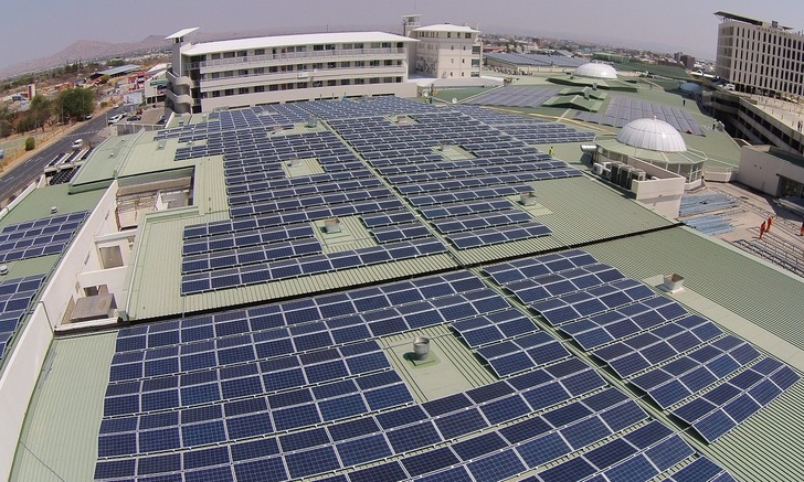 Optimized for self-consumption: Namibia`s second largest PV rooftop installation at Maerua Mall. - © Krannich Solar
