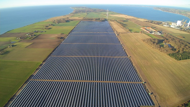 Denmark's largest operational solar plant in Lerchenborg. SMA takes over the operational management of the 60 MW solar farm from WIRCON. - © WIRCON
