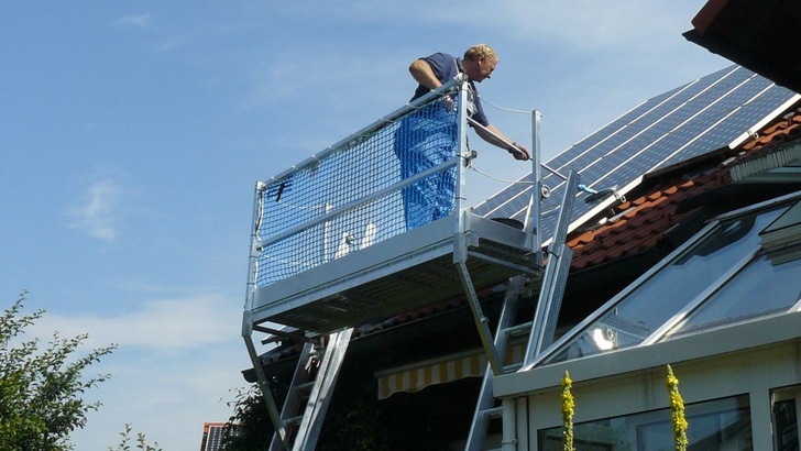 Every work on the roof  without protection is risky.