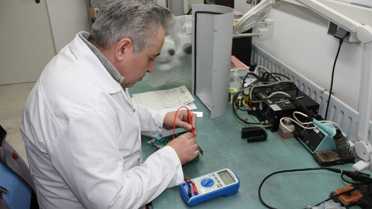 Repair of solar inverters in the small factory of SolarInvert in Swabia.