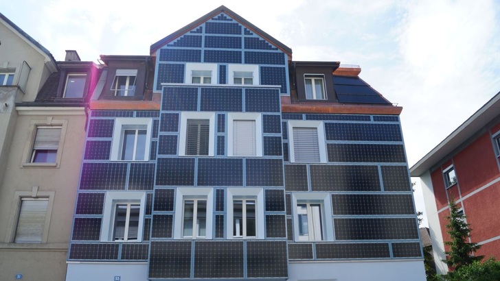 Solar facade in Zurich in Switzerland. - © SolarInvert
