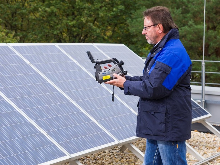 Check the module array for unvisible damages by lightning.