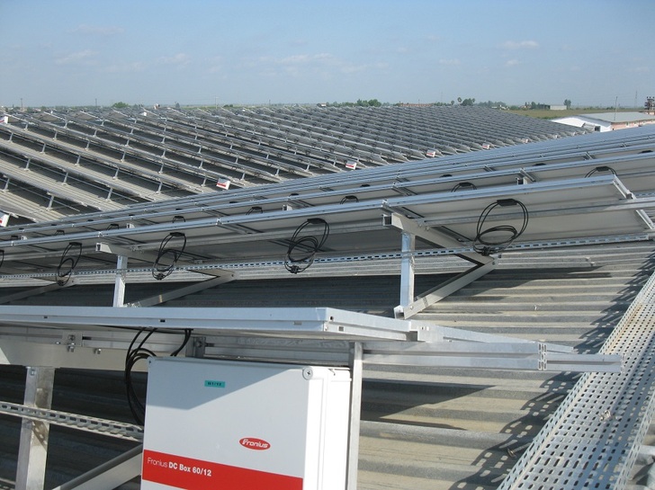 Fronius scores in Turkey also with its professional service and support as for a 500 kW PV rooftop installation at a textile mill in Adana with 40 IG Plus inverters. - © Fronius
