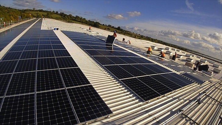 The 712 KW rooftop solar project in Banbury/UK is owned and developed by social enterprise Low Carbon Hub. - © Low Carbon Hub
