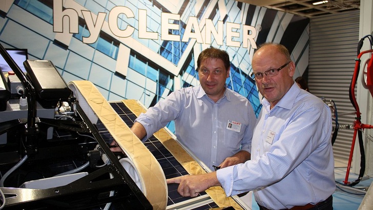 The two inventors at their hyCLEANER black solar robot system. - © Heiko Schwarzburger
