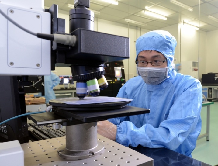 In particular, Chinese manufacturers of standard polycrystalline modules are still reluctant to lower prices.