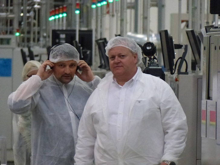 Frank Asbeck, CEO of Solarworld shifts completely to monocrystalline solar modules and cells.