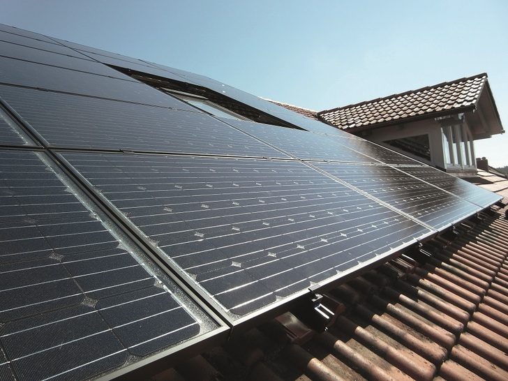 Solar modules are the heart of your photovoltaic installation. Find out more about solar panel costs and solar panel prices, solar moduels efficiency, solar modules quality and correct solar modules installation in our comprehensive overview.