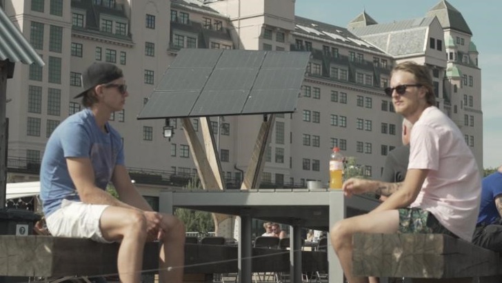 The Sun Tree in Oslo is a social meeting place where you can charge anything from mobile phones  and computers to electric grills, guitar amps or food truck equipment - all powered by the sun.