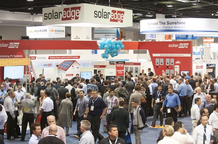 Solaredge reports good business and increased business outside of the USA. Shown here the crowded booth of the company at last year`s SPI in Anaheim/California. - © HCN
